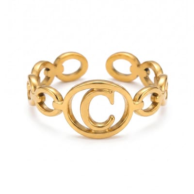 Lundholm Quincy C Ring Dames Goudkleurig – Premium Stainless Steel Jewellery Gold PVD Plated – Verstelbare Ring met Letter C Naam Ring Cadeau Vrouw – One Size – my Scandinavisch Design