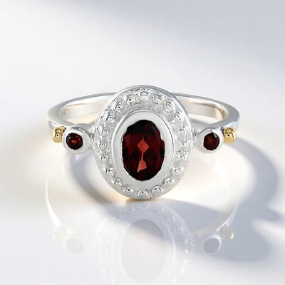 Cavill - Zilveren ring met 0,85 ct ovale Mozambique granaat - 925 Sterling zilver met 14K goudaccenten - Luxe damesring