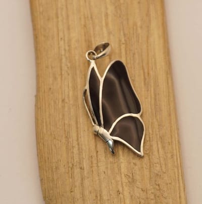 Zilveren hanger van 925 zilver vlinder met zwarte vleugels - sterling zilveren hanger vliegende zwarte vlinder - prachtige zwarte vlinder hangertje