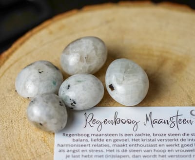 Regenboog Maansteen Trommelsteen - Crystal - Perfect cadeau voor vrouwen - Inclusief uitleg - Spiritueel - Moonstone - Slapen - Hoop - Intuïtie - Angst - Stress - 100% NATUURLIJK