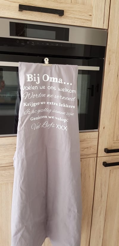MM Keukenschort zwart met grappige tekst bedrukt cadeau regels bij oma| katoenen Barbecueschort Keuken BBQ Schort Kookschort Kokschort bij oma vrouwen dames je wordt liefste aanstaande zwangerschapsaankondiging