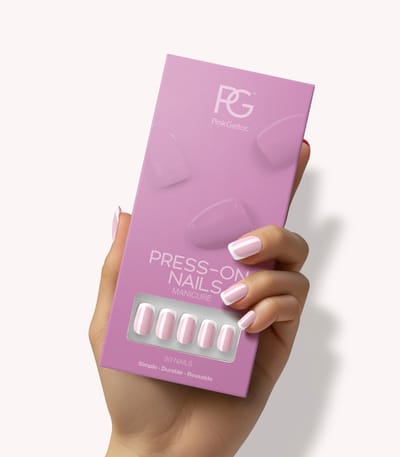 Pink Gellac Press On Nails - 2001 Classic French - Square Medium Plaknagels - 30 Press On Nagels Met Lijm, 30 Plakstickers, Cleaner Wipe, Nagelvijl, Woodstick en Size Matcher - Snel Aan Te Brengen Plak Nagels - Voor 7-14 Dagen Mooie Nagels