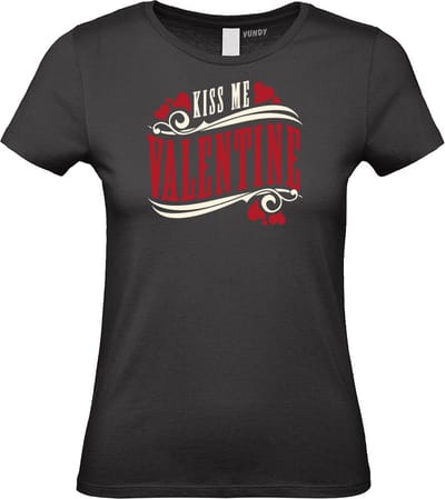 Dames T-shirt Kiss Me Valentine | valentijn cadeautje voor hem haar | valentijn | valentijnsdag cadeau | Zwart dames | maat XS