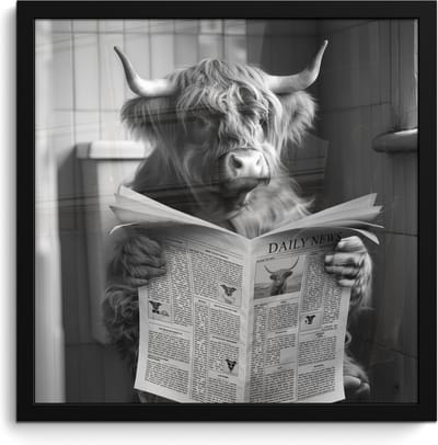 Poster in lijst - Fotolijst 40x40 cm - Posters - Schotse hooglander - Koe - Krant - WC - Zwart wit - Posterlijst zwart - Wanddecoratie badkamer - Muurdecoratie WC - Decoratieve accessoires - Toilet muur decoratie