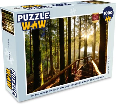 Puzzel De zon schijnt door een bos van torenhoge bomen op de Azoren - Legpuzzel - Puzzel 1000 stukjes volwassenen