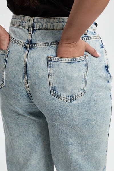 boohoo Dames Plus Hoge Taille Bum Shaper Wijde Pijp Jeans | Acid Wash Light Blue | Maat: 28