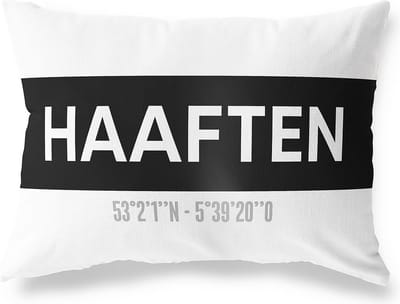 Tuinkussen HAAFTEN - GELDERLAND met coördinaten - Buitenkussen - Bootkussen - Weerbestendig - Jouw Plaats - Studio216 - Modern - Zwart-Wit - 50x30cm