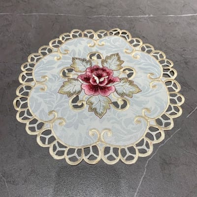 1 stuks Ronde Geborduurde Bloem Tafelset Onderzetters Huis Feest Bruiloft Tafelkleed Country-stijl geborduurd tafelkleed wit