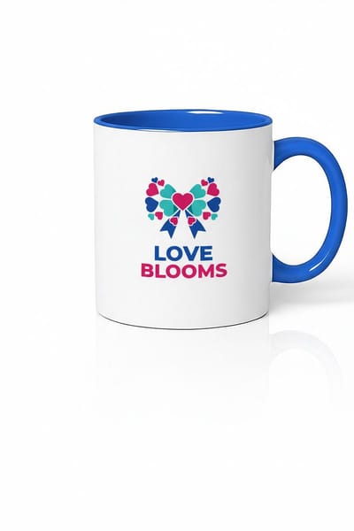 Love Blooms Mok met Hartenboog Design & Blauw Handvat - Romantische Cadeau Koffiemok