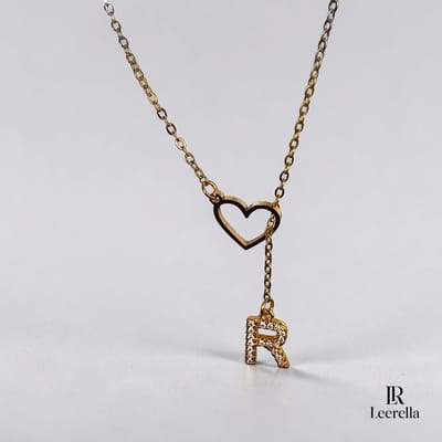 Leerella Goudkleurige | R | Initial Ketting met Hart en Letter Hanger – Gepersonaliseerde RVS Ketting met Zirconia Steentjes – 60 cm Collier