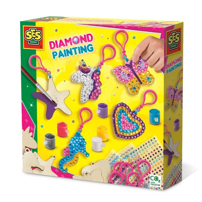 SES Creative - Hobby Pink - Diamond Painting - Houten Sleutelhangers - Knutselen Meisjes - 560 Diamant Stickers en 6 Kleuren Verf - Vanaf 5 jaar