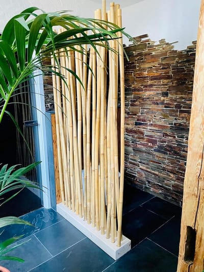 Bamboe Ruimteverdeler - Kamerscherm Decoratie - Interieur Vormgeven - Massief Houten Voet - 100 x 200 cm - Natuurlijk