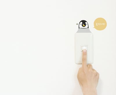 Decoratieve muurstickers met vossen, pinguïns en varkens.