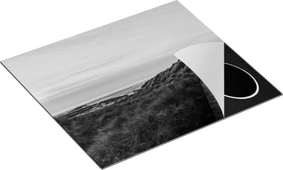 Chefcare Inductie Beschermer Lange Voetpad door de Duinen - Zwart Wit - 60x50 cm - Afdekplaat Inductie - Kookplaat Beschermer - Inductie Mat