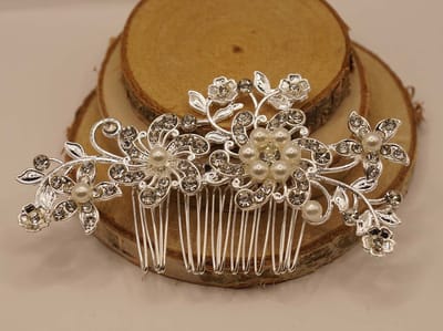 Haarkam zilverkleurige bloemen met parels - groot insteek haarkam voor bruiloften - feestelijke haarkammen - sierlijke haarkammen - zilveren haarkammen voor bruid - bruid meidje haarkam - feestdagen haarkam - luxe feestje haarkam
