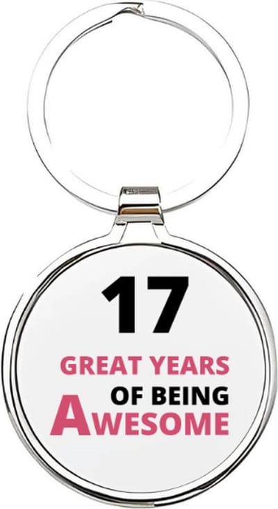 Akyol - 17 great years of being awesome Sleutelhanger - Verjaardag - jarigen - jarig - jarige - 17 jaar - verjaardagscadeau - cadeau voor een jarige - feest - cadeau - cadeautje - verjaardagscadeautje - 4 x 7,5 CM