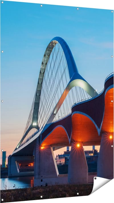 Gards Tuinposter Oversteek Brug in Nijmegen - 120x180 cm - Tuindoek - Tuindecoratie - Wanddecoratie buiten - Tuinschilderij