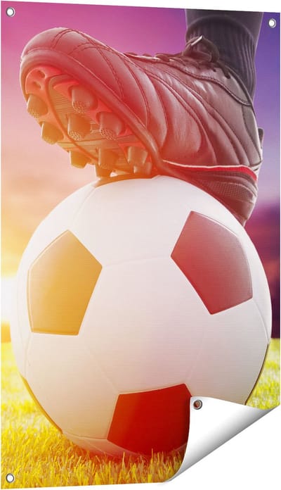 Gards Tuinposter Klassieke Voetbal Aftrap met Zonsondergang - 60x90 cm - Tuindoek - Tuindecoratie - Wanddecoratie buiten - Tuinschilderij