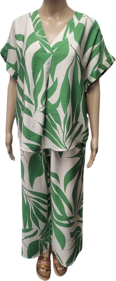 Dames - Zomerset - Broek Wide Leg - Shirt Korte mouwen - Los Vallend - Getailleerd - Merk Bella Sirena - Kleur Groen/Creme Bladeren Print - Maat 3/4XL 42-44