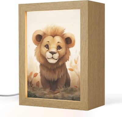 Nachtlampje 15x20 cm - Kinder lampje - Leeuw - Dieren - Kinderen - Bruin - Meisje - Tafellamp kinderkamer - Slaapkamer lamp - Bedlamp kinderen - Kinderlampje stopcontact - Wandlamp babykamer - Nachtlampjes