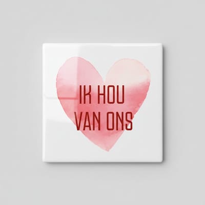“Ik Hou Van Ons” Hart Tekst Tegel – Romantisch Aquarel Liefde Ontwerp – Decoratieve Keramische Tegel 15 × 15 cm