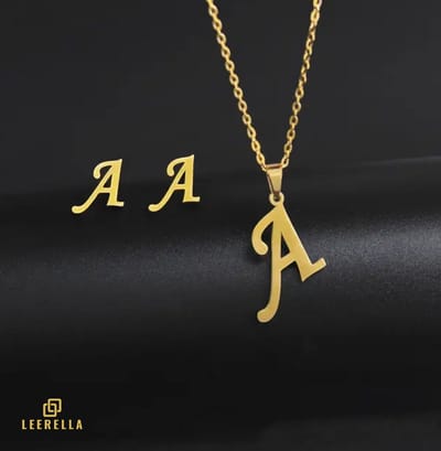 Leerella | A | Luxe Goudkleur Initialen Ketting & Oorbellen Set - Roestvrij Staal - Letters A t/m Z - Persoonlijke Sieraden voor Elke Gelegenheid Moederdag, Valentijnsdag en Verjaardag Cadeau Ketting 45 cm