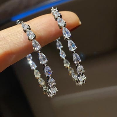 Huitan Luxe Peer Zirkonia Kristal Oorbellen met Cirkel voor Vrouwen Dagelijkse Draag Stijlvolle Meisjes Accessoires Moderne Mode Sieraden brown