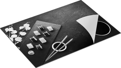 Chefcare Inductie Beschermer Sushi met Bloemen op Zwarte Marmer - Zwart Wit - 75x50 cm - Afdekplaat Inductie - Kookplaat Beschermer - Inductie Mat