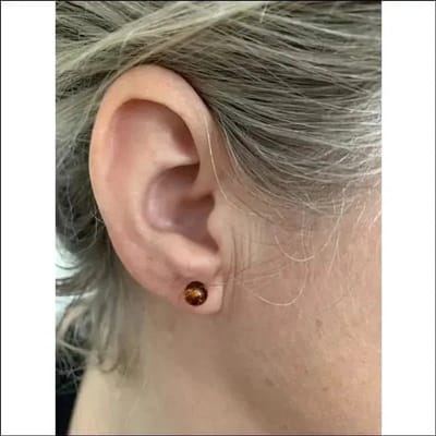 Aramat Jewels | Oorbellen | RVS Bolletjes Oorbellen Amber Acryl - Warme Oorstekers | 6mm / Cognac | | | | | Verkleurd niet