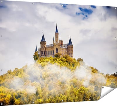 Gards Tuinposter Kasteel op de Berg in het Bos - 160x120 cm - Tuindoek - Tuindecoratie - Wanddecoratie buiten - Tuinschilderij