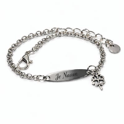 Armband met graveer, Armband met naam, Gepersonaliseerde armband met naamgravure en klavertje bedel - zilverkleurig, Armband met naamplaatje ,graveerarmband
