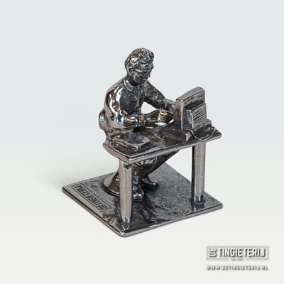 Tinnen Secretaris Beeldje – Handgemaakt Miniatuur Beroep – Kantoor & Administratie Decoratie – Uniek Cadeau - jubileum - pensioen
