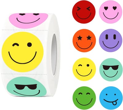 1 Rol met 500 Stickers met vrolijke smileys - 2,5 cm - Kleurrijke stickers met smileys - Stickers ter beloning in de klas voor kinderen - Geschikt voor gedragskaarten met beloningen op school - 8 kleuren
