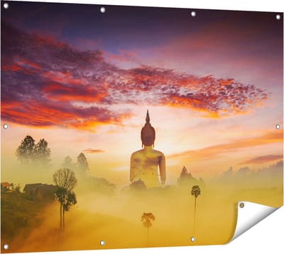 Gards Tuinposter Boeddha Beeld in de Mist - 120x90 cm - Tuindoek - Tuindecoratie - Wanddecoratie buiten - Tuinschilderij