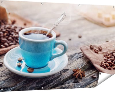 Gards Tuinposter Blauw Kopje Koffie met Koffiebonen - 150x100 cm - Tuindoek - Tuindecoratie - Wanddecoratie buiten - Tuinschilderij