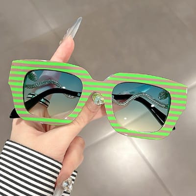 Nieuwe Europese en Amerikaanse vierkante gestreepte slangenpoot zonnebrillen, trendy party en modieuze zonnebrillen green