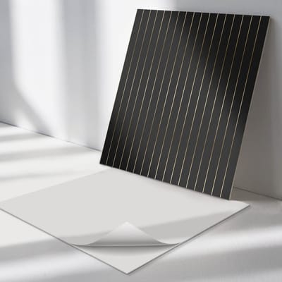 Wallfluent Vinyl Tegels - Verticale Lijnen op De Achtergrond Wand PVC Tegels - 30 cm x 30 cm - Zwart Vinyl Tegels - Verpakking van 9 stuks - Vierkant PVC Tegels - Texturen Plaktegels - Vinyl Tegels Zelfklevend - Plaktegels Keuken en Badkamer