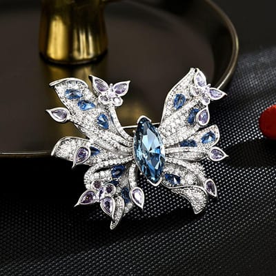 Dames Licht Luxe Design Elegante En Modieuze Vlinder Broche Veelzijdig En Ingelegd Met Zirkoon Niche Design Sense Broche white