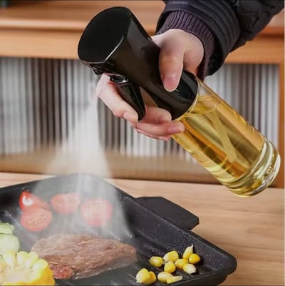 Oliefles -500 ML- Olie Spray - Olie Spuit - Keuken & Koken - Huishouden - Spray voor Olijfolie of Zonnebloem Olie - Keuken Accessoires - Luxe Oliespuit - Hoge Kwaliteit - Kitchen - Keuken Musthaves - Oliespray / Olie Spuitfles | Gourmet Grill Spray
