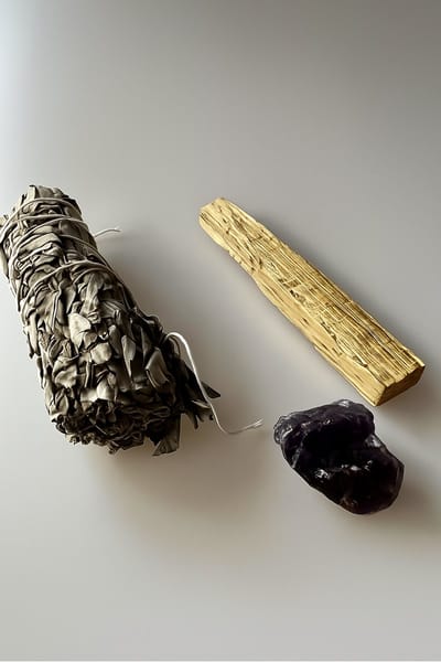 Afecto Set van witte salie + amethist + Palo Santo - tijdelijk inclusief houder