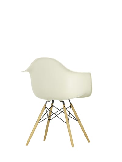 Vitra - DAW Eames Plastic Armchair - kiezelsteen RE - honingkleurig essenhout - beige