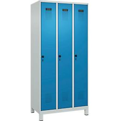 C+P Evolo Plus kledingkast, 3 vakken, 300 mm vakbreedte, met voetjes, draaischroef, B 900 x D 500 x H 1950 mm, lichtgrijs/lichtblauw
