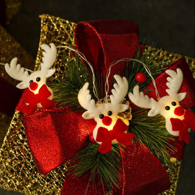 Rosnek Kerstverlichting op Batterij Binnen - 1.5m 10LEDs Rendier Lichtsnoer met Korte Pluche - Warm Wit Kerstdecoratie voor Kerstboom, Woonkamer, Feest