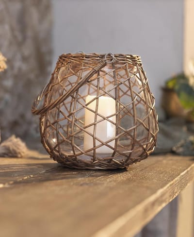 Windlicht vlechtwerk - Kaarsglas mand - Sfeerverlichting creëren - Met handvat - Ø 24 x 23 cm - Bruin