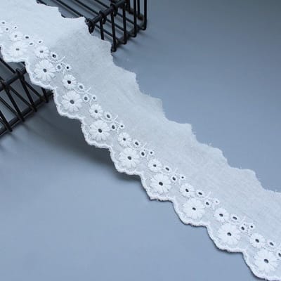 Luxe Katoenen Kantlint van 5.5 cm Breed voor Decoratie, Cadeaus, Bruiloften en Creatieve Projecten in Wit