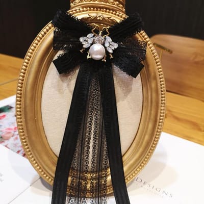 Kristallen Bijen Witte Kant Strik Broche Lint Strikknoop Stropdas Hem Corsage Elegante Broches Kleding Dames Accessoires zwart