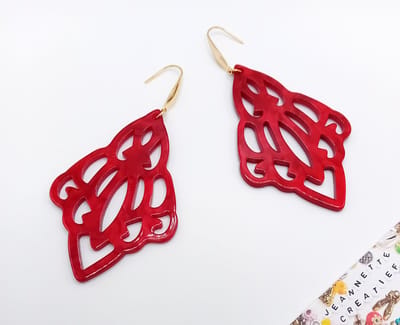 Jeannette-Creatief® - Resin - Resin Grote Ruit Barok Rood - Rode Oorbellen - Red Earrings - Oorbellen - Sieraden - Rode Sieraden - Rode Oorbellen - Valentijn - Moederdag
