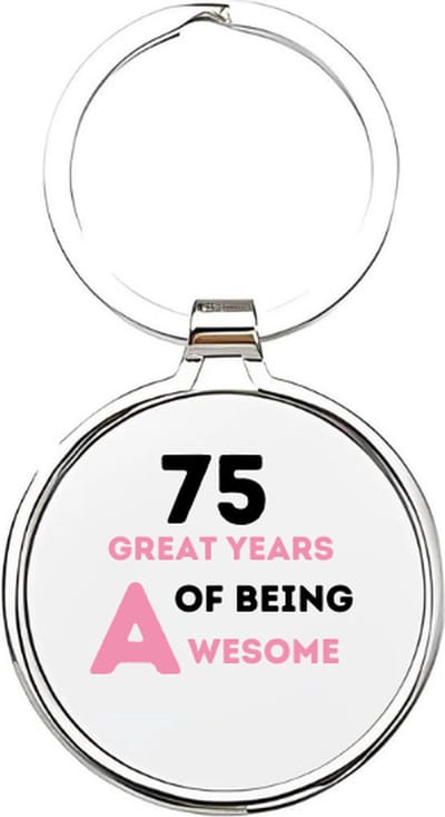 Akyol - 75 great years of being awesome Sleutelhanger - Verjaardag - jarigen - jarig - jarige - 75 jaar - verjaardagscadeau - cadeau voor een jarige - feest - cadeau - cadeautje - verjaardagscadeautje - 4 x 7,5 CM