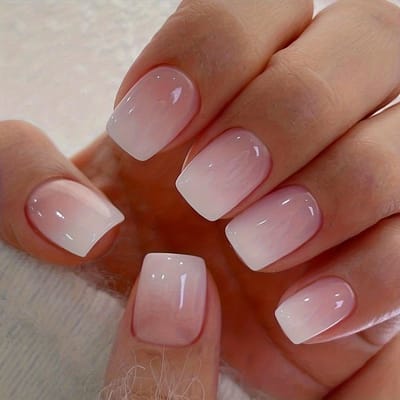 24 stuks Elegante Roze Ombre Plaknagels Set Kort Vierkant Glanzende Afwerking Perfect voor Modieuze Nail Art Manicure Decoratie