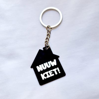 Nuuw Kiet! sleutelhanger - Sleutelhanger Huis - Persoonlijk Cadeau - Sleutelhanger